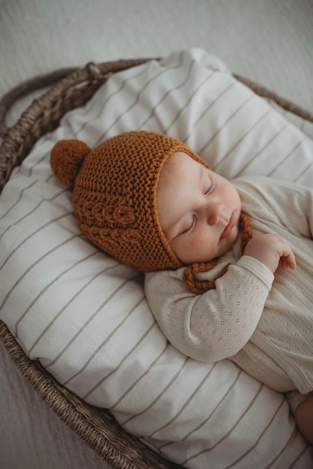 Snuggle Hunny Kids Bronze Merino Wool Bonnet & Booties - Image 3