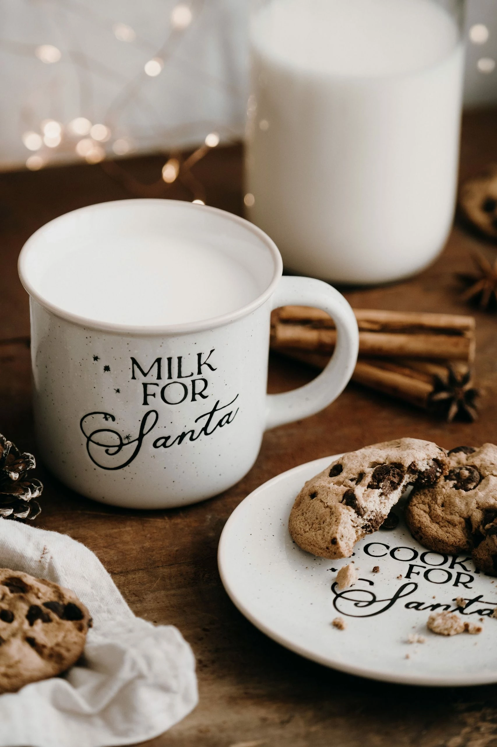Bencer And Hazelnut Cookies For Santa Plate - Image 3