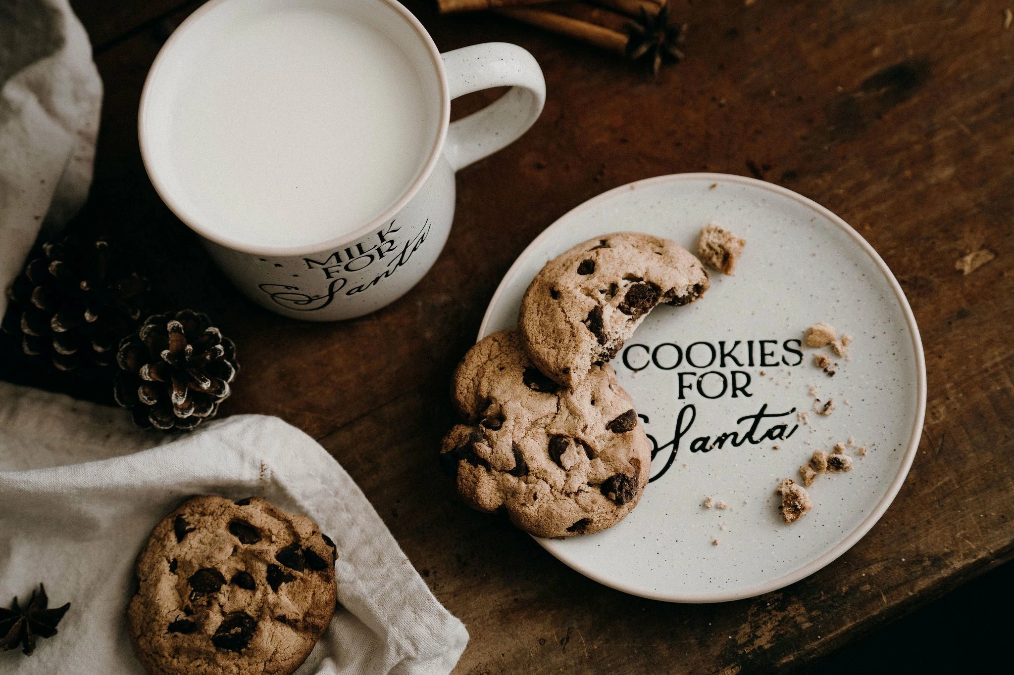 Bencer And Hazelnut Cookies For Santa Plate - Image 4