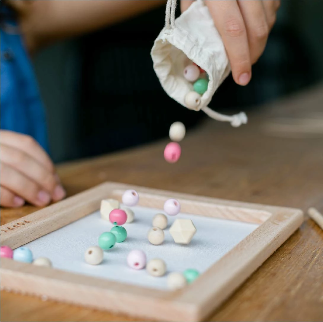 Poppy & Daisy Friendship Necklaces Kit - Image 4