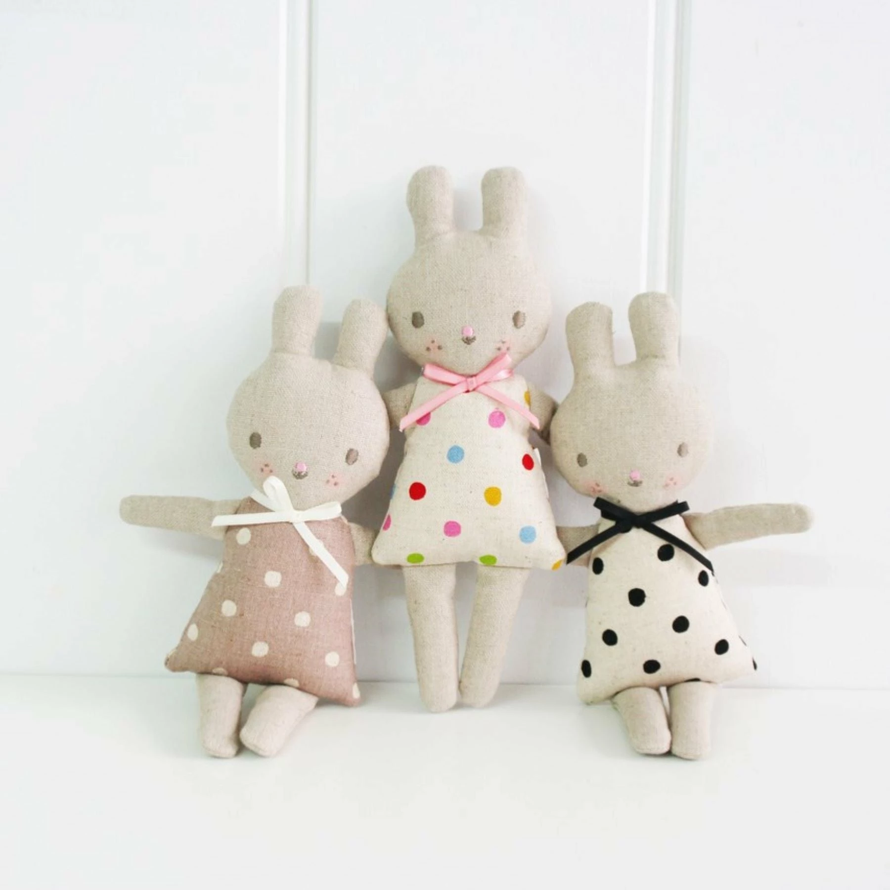 Alimrose Linen Bonnie Bunny Rattle 19 Cm White Spot - Image 2