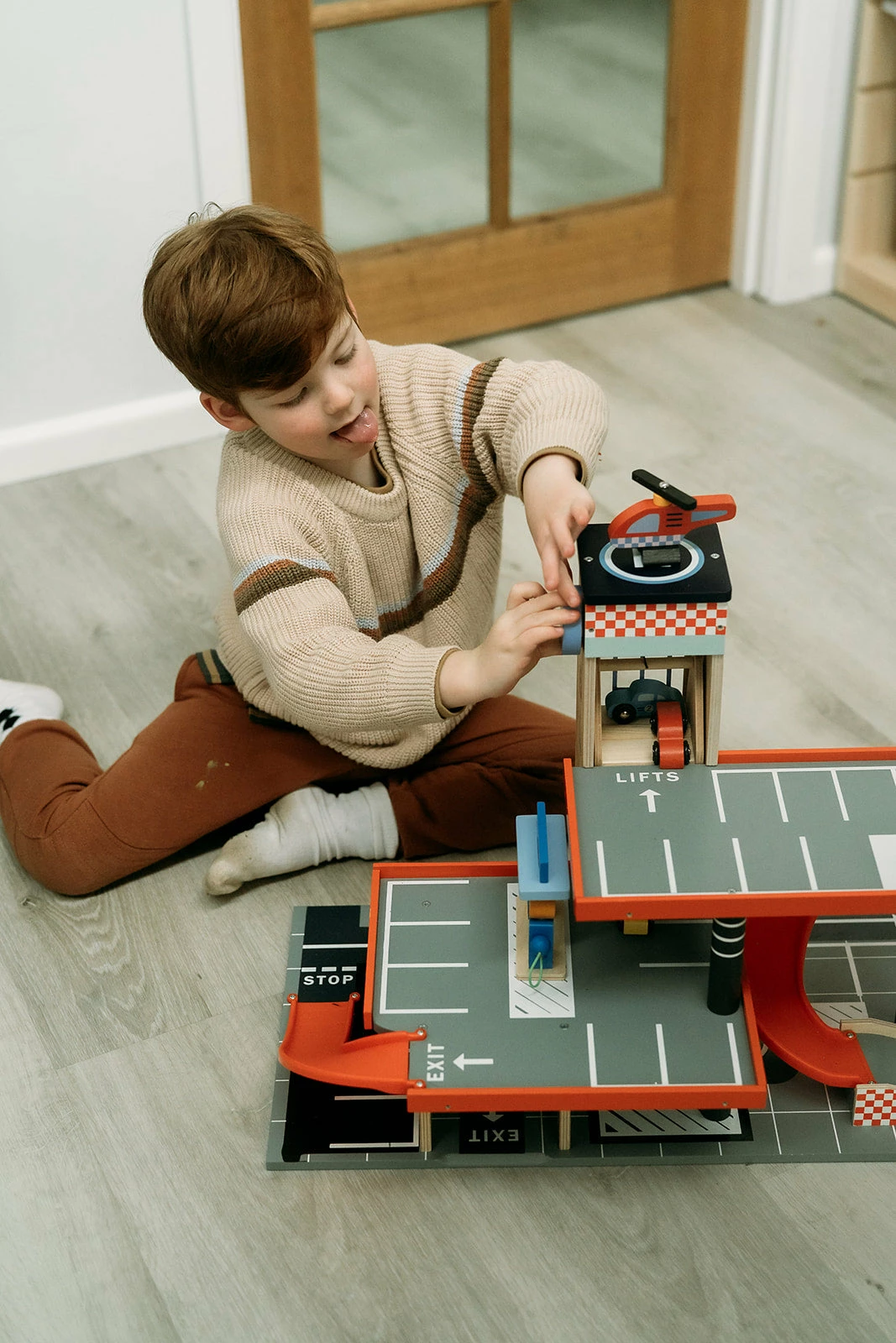 Tender Leaf Toys Blue Bird Service Station - Image 2